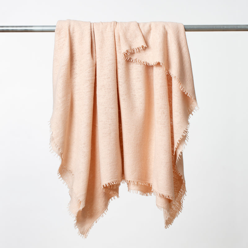Cashmere and wool throw blanket in the color Blush pink 127cm x 203cm