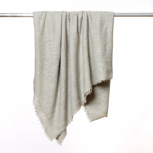 Cashmere and wool throw blanket in the color Moss Green 127cm x 203cm